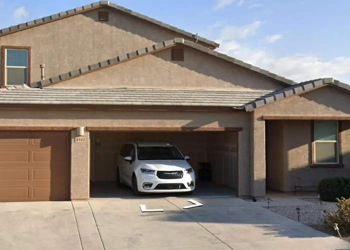 6 Bedroom Desert Retreat Holiday home