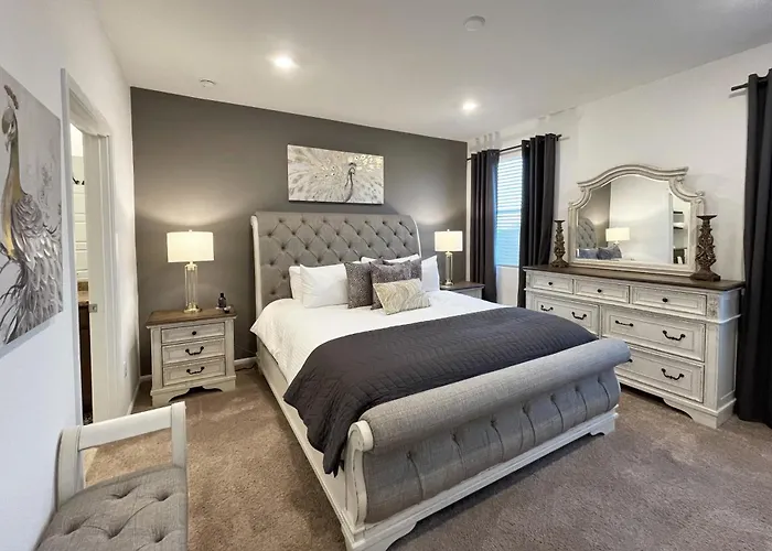 6 Bedroom Desert Retreat