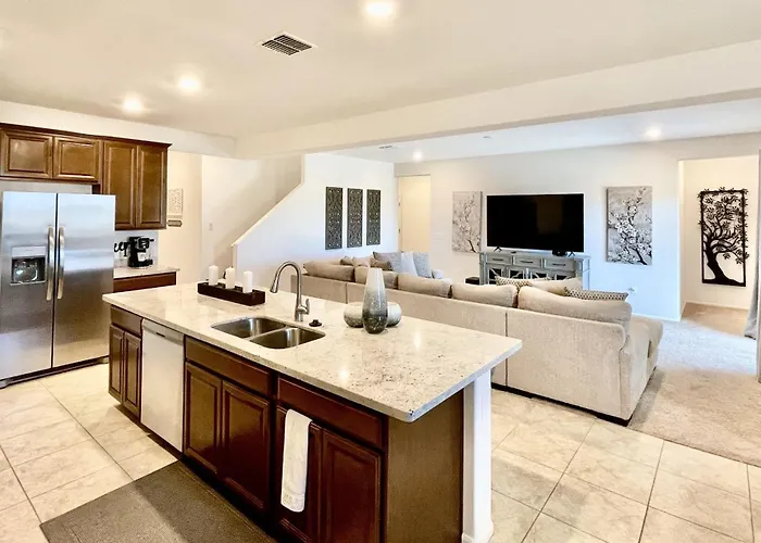 6 Bedroom Desert Retreat *